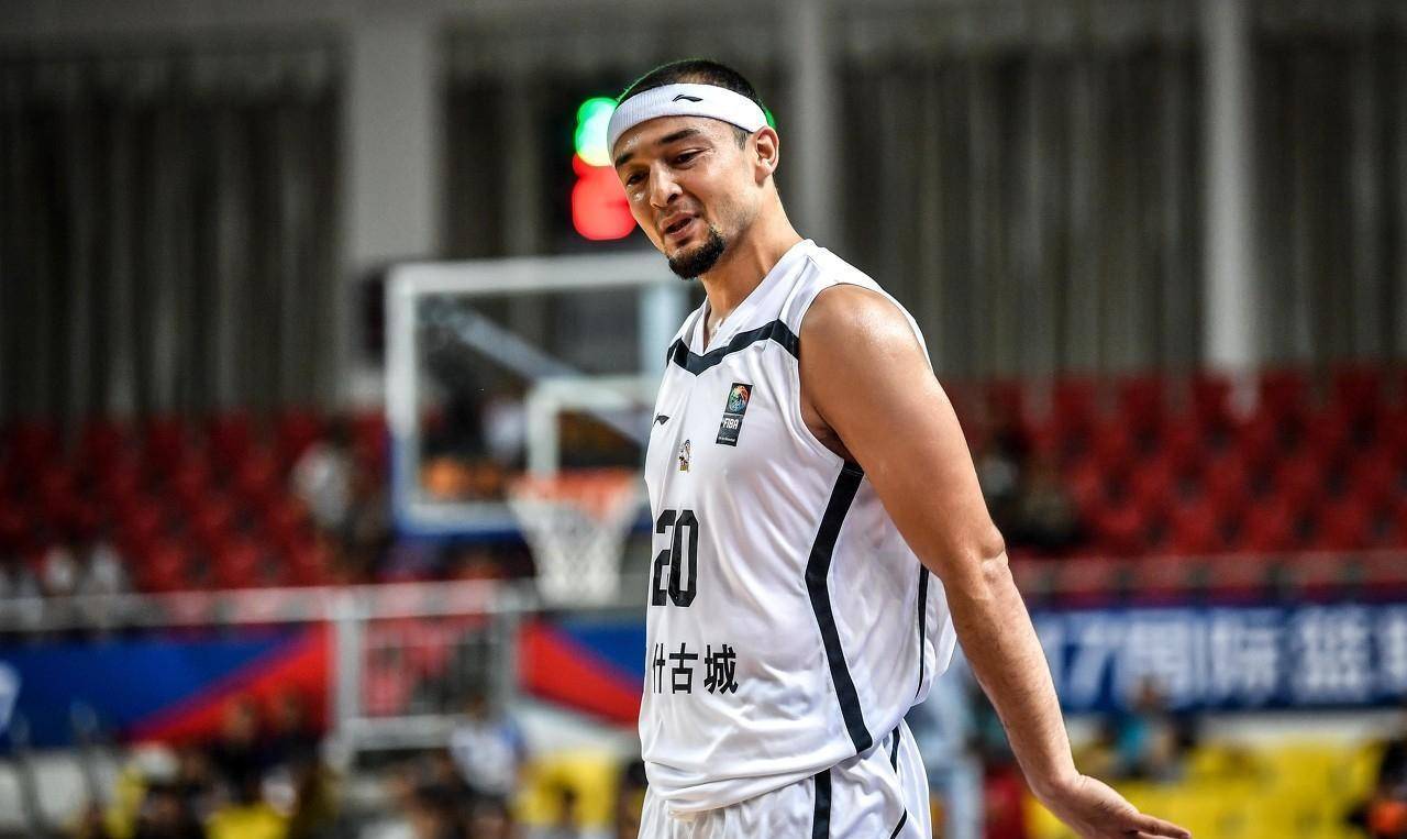 内线不稳定,心态容易崩,阿的江说球员过于年轻,心态放不开_比赛_新疆