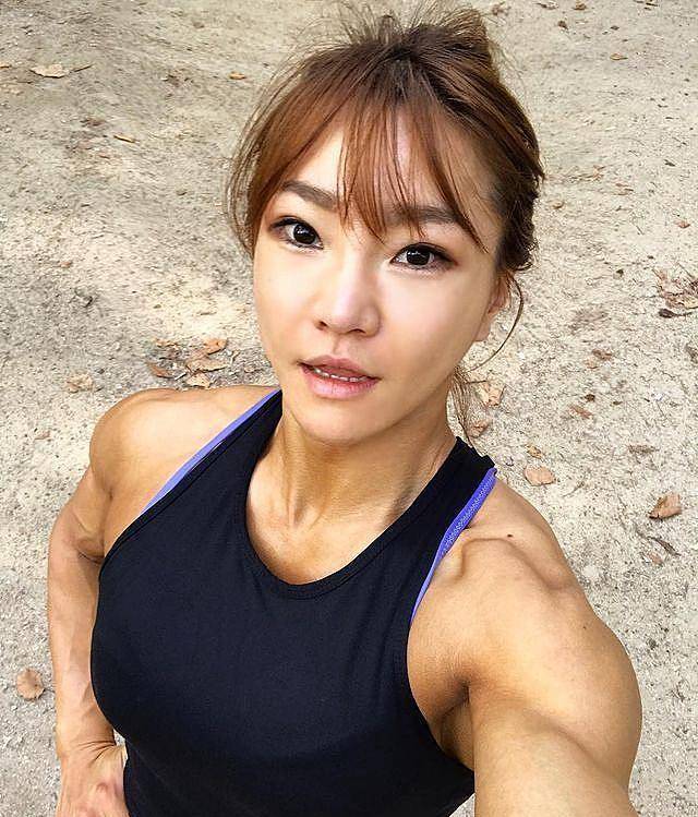 关于wfbb职业健美运动员chu mi kim_锻炼_肌肉_自律
