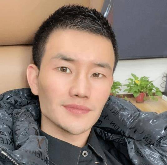 嘎子卖表:39999元的名表只需299元,给董事长打电话才给的面子_价格