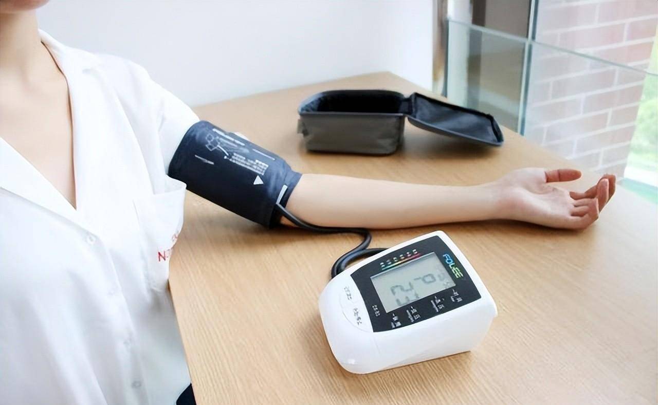 上臂式电子血压计测量血压的准确性已经通过了国际标准验证,因此目前