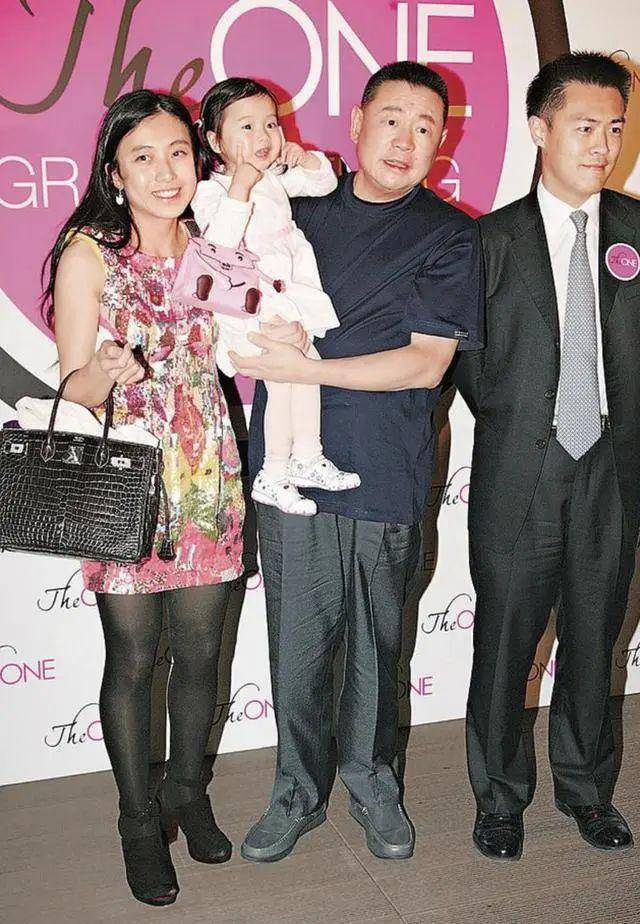 7岁有上亿豪宅,10岁创业,刘銮雄的女儿刘秀桦比刘秀盈幸福太多