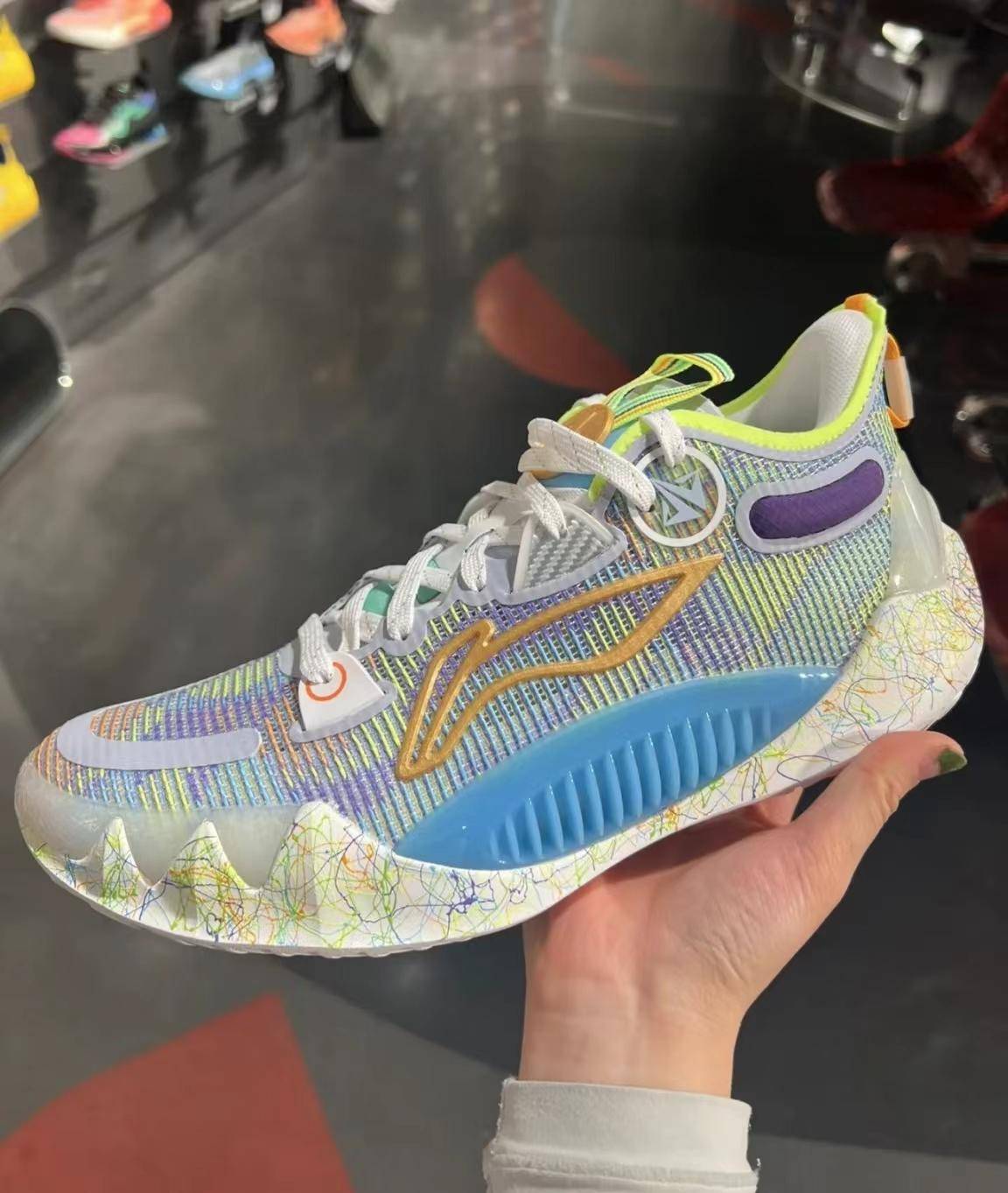 驭帅1442低帮版的时候,李宁就为巴特勒准备了相当之多的专属配色