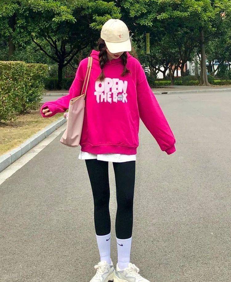 答应我:别穿"鲨鱼裤 拖鞋"出门,显腿粗很尴尬,太多女孩遭殃_款式_身材