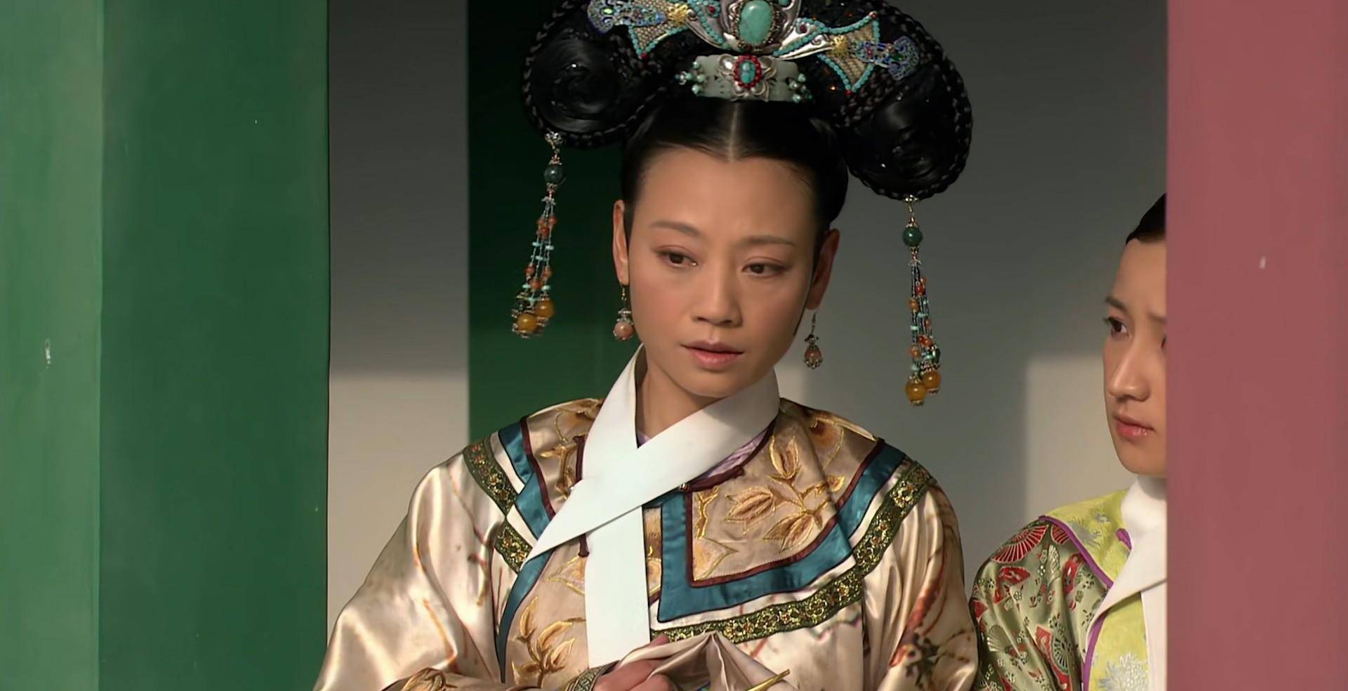 甄嬛传|端妃齐月宾位至皇贵妃的旗头发饰与锦衣华服,气质不凡_造型