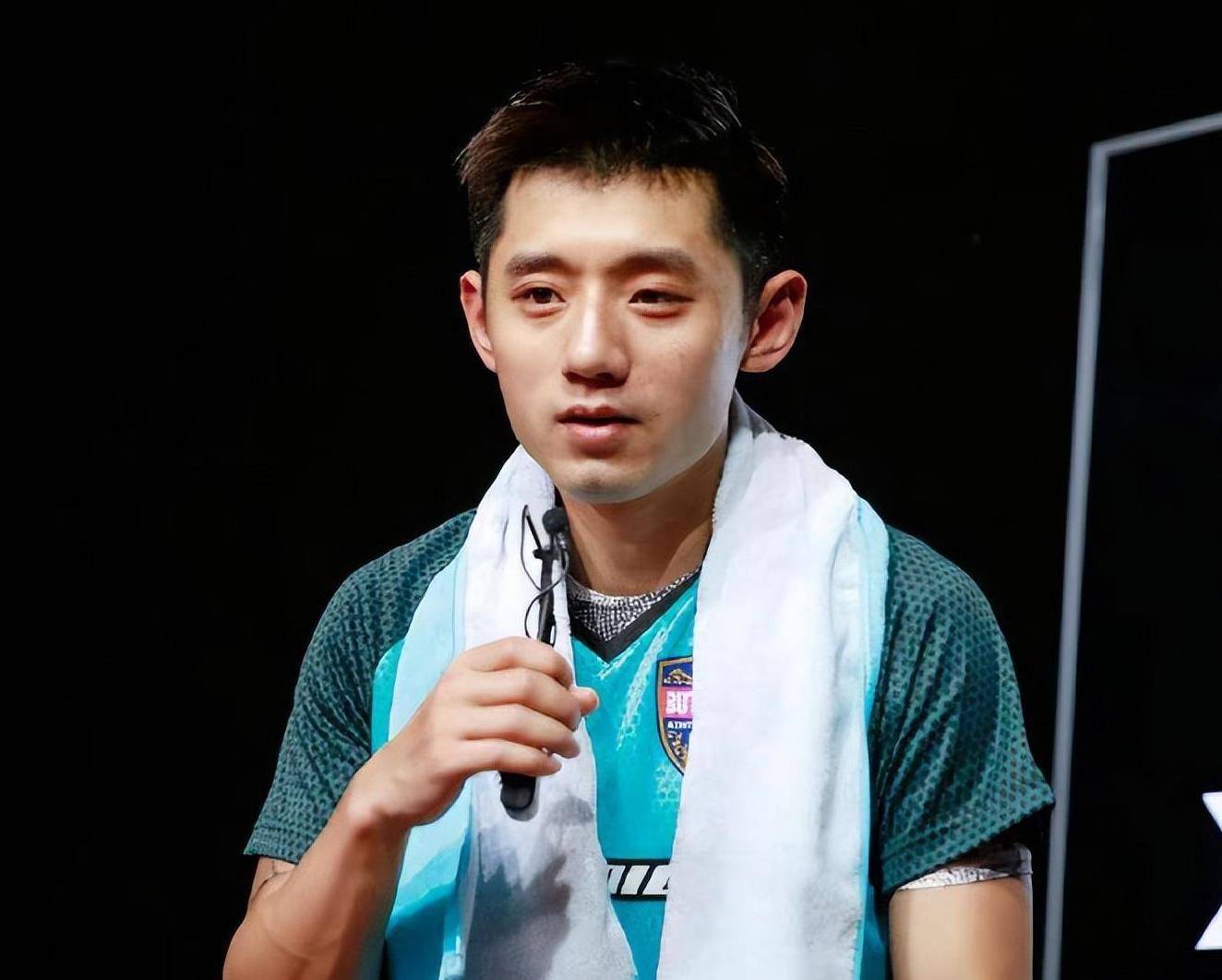 张继科骚乱后景甜首度现身机场全副武装捂脸对前女友三缄其口_事件