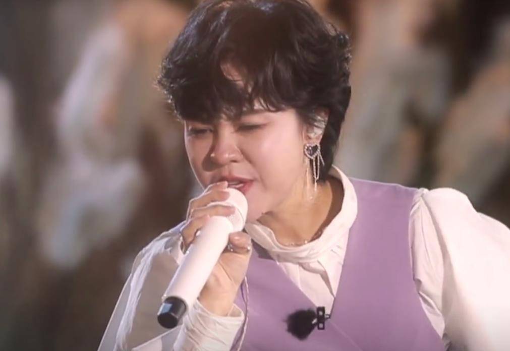 针对郁可唯的表现,谭咏麟给予了她很高的评价.