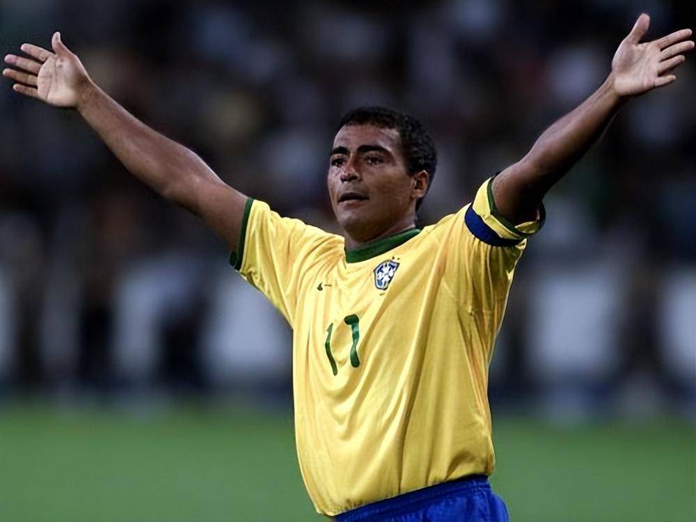大罗:在巴西足坛,论前锋,能让我认可的只有1人,内马尔太花哨_罗马里奥