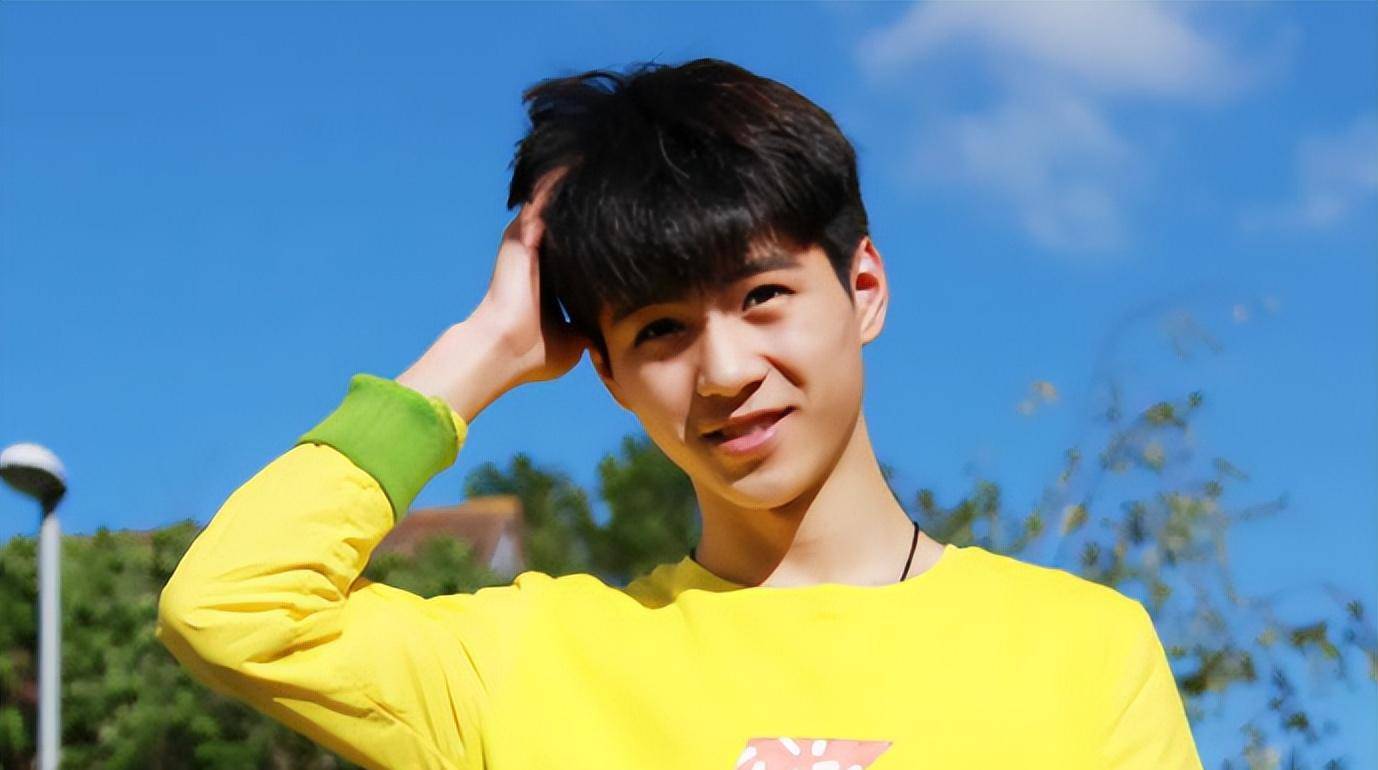 杨桐更别提她还开起了公司和工作室,也算是年轻有为的"成功人士".