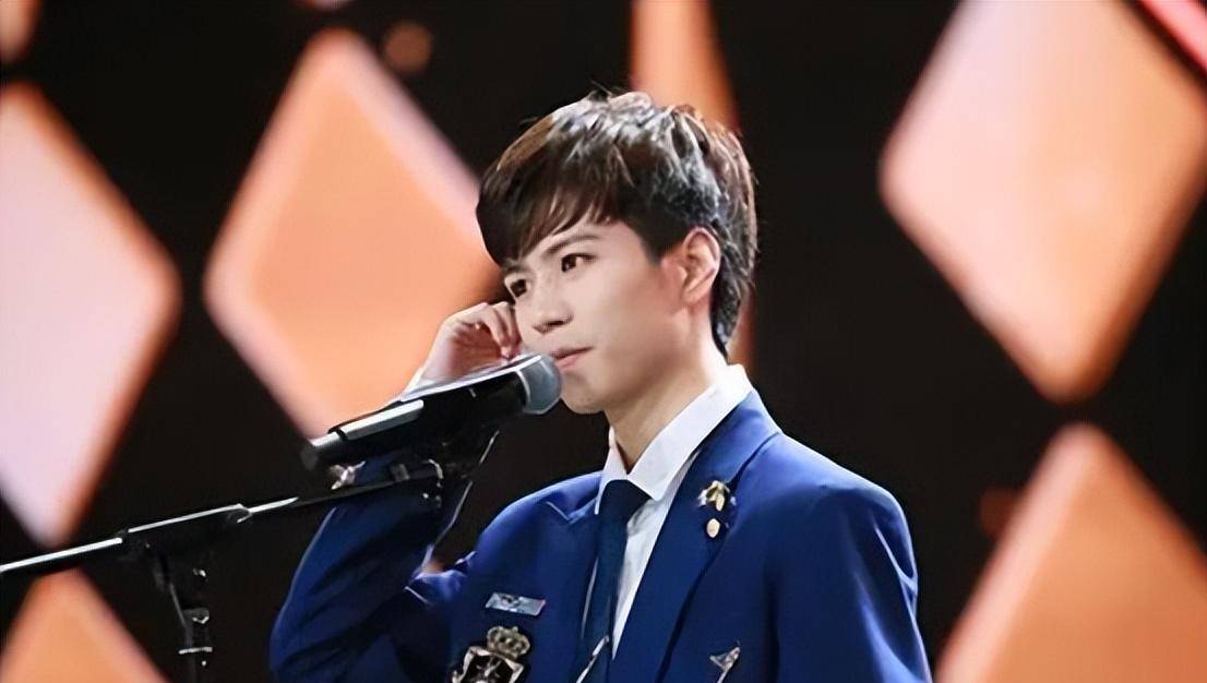 而后杨桐也陆续参加了一些综艺节目,虽然通过选秀成功出道,但是并没有