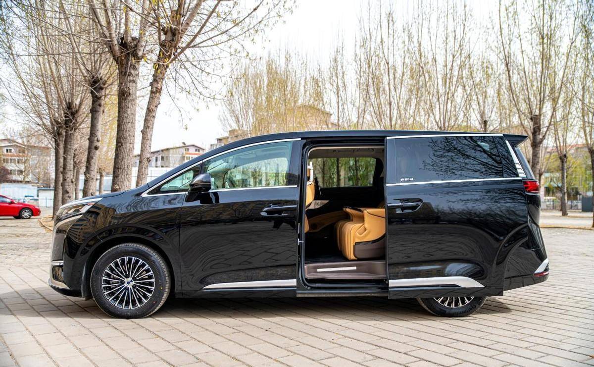 豪华七座纯电mpv惊现黑马 试驾腾势d9 ev_搜狐汽车_搜狐网