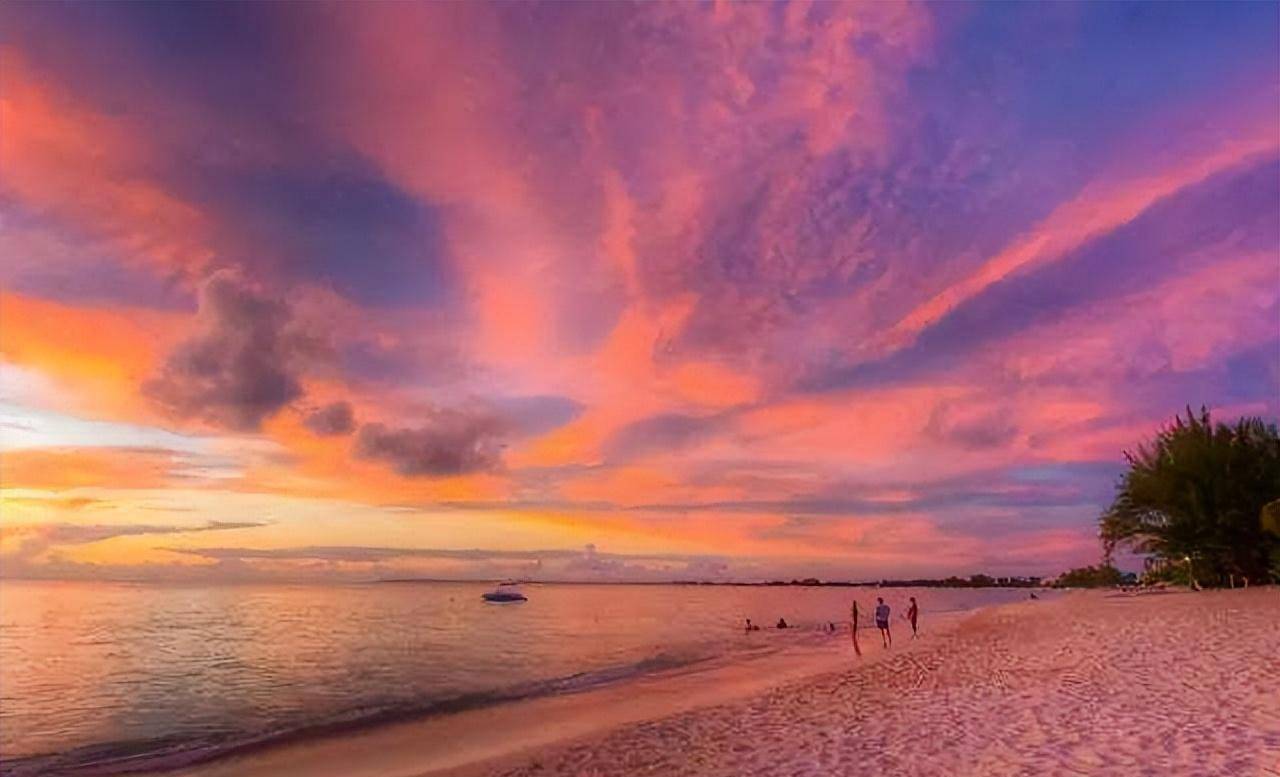 到印尼旅游住这些酒店,坐拥龙目岛浪漫海景_粉色_海滩_巴厘岛