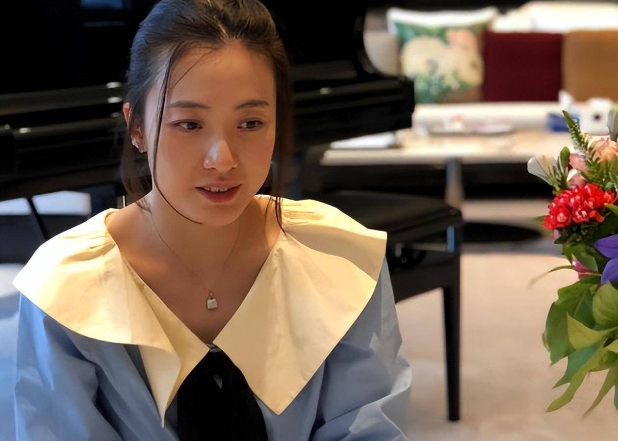 gabby出席活动,一身白裙戴球帽显年轻,古天乐也现身_刘銮雄_甘比_孩子