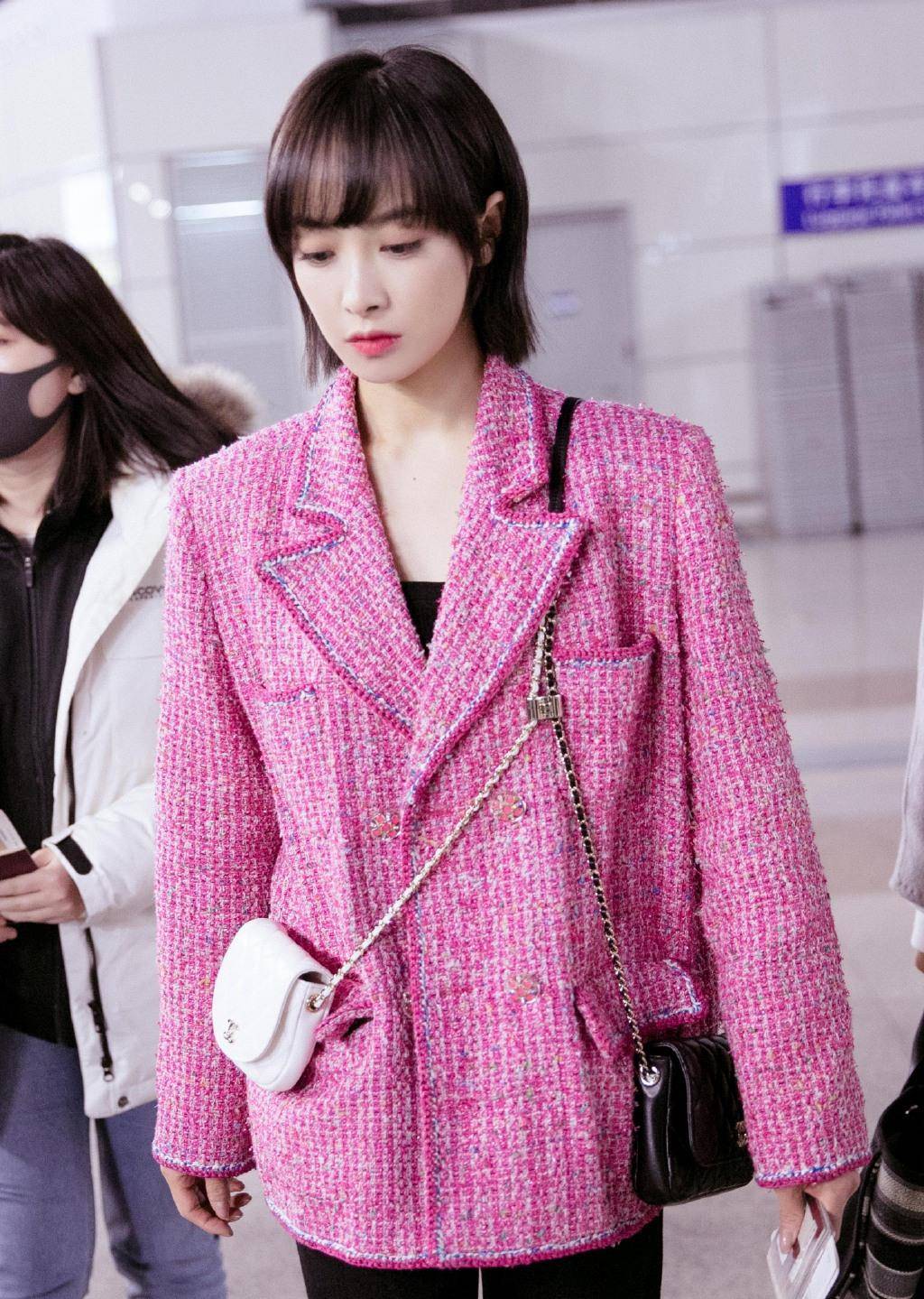 粉色西装7分裤,上班也能穿这么美_裤子_白色_版型