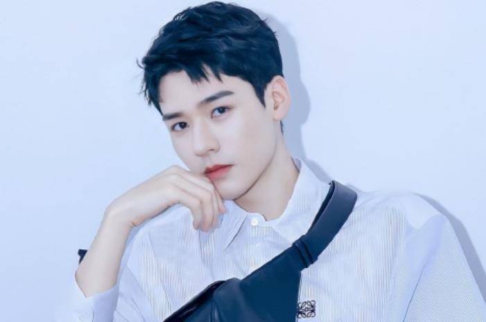 龚俊《快本》造型曝光,"打工人"形象引全场大笑_观众_节目_大本营