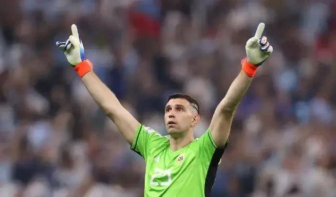 阿根廷门将 达米安马丁内斯,看起来那么厉害,为什么没有豪门要他_世界