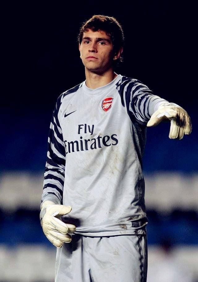 阿根廷门将马丁内斯:埋没10年的"金子",与妻初见"不敢抬头"_比赛