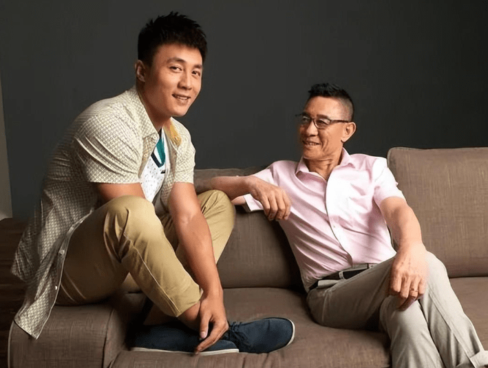 王灿携女儿探班杜淳!