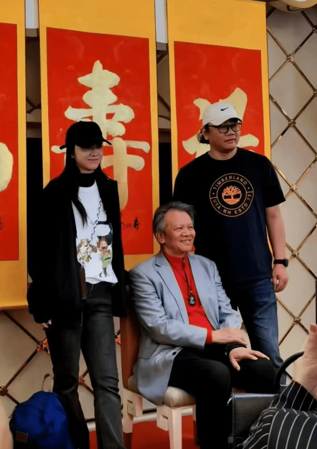 汤唯回乐清老家为父亲庆寿,和老公提前离席,素颜喝酒放飞自我_金泰勇