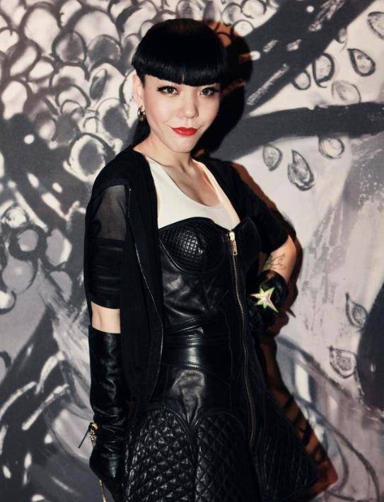 "过气巨星"吴莫愁:暗讽张碧晨背刺,从1.