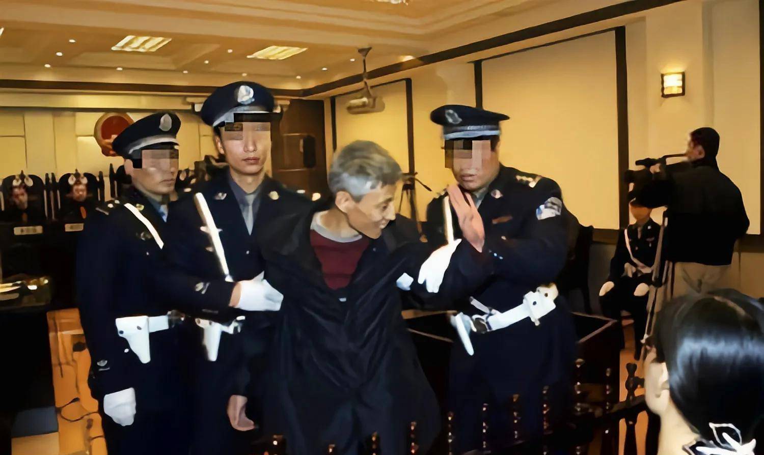 刘涌被押到殡仪馆,抬进死刑执行车,他一脸不高兴,火化费用60元_沈阳