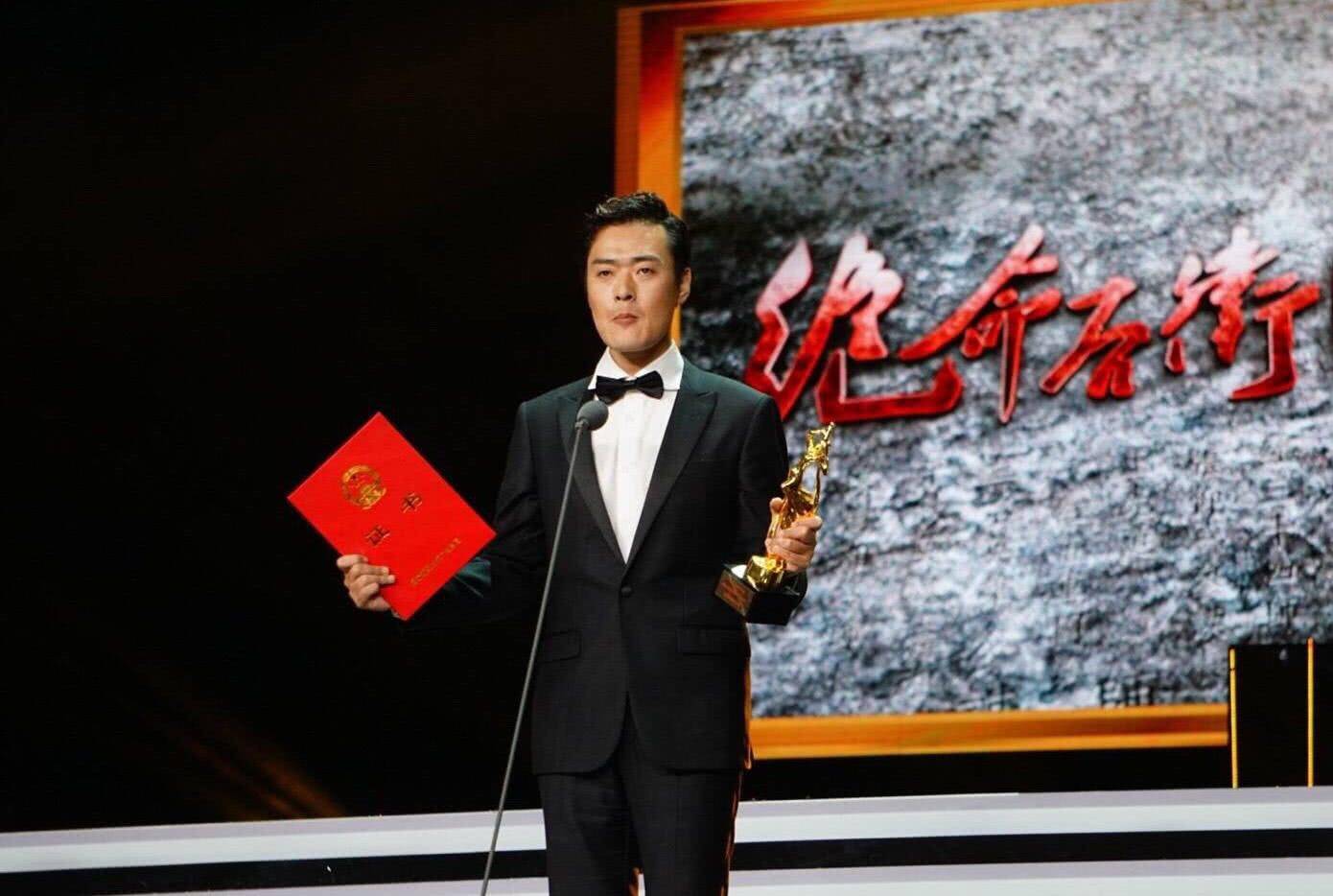 张桐:出演《亮剑》爆红后抑郁,"魏和尚"成就了他,同时也毁了他_生活