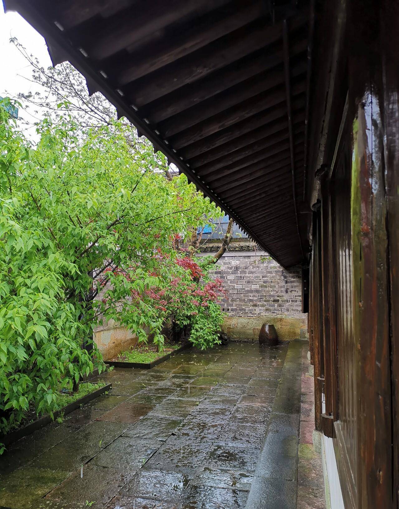 家淡雅清新的度假酒店,位于宁波镇海区澥浦镇开源路,近郑氏十七房景区