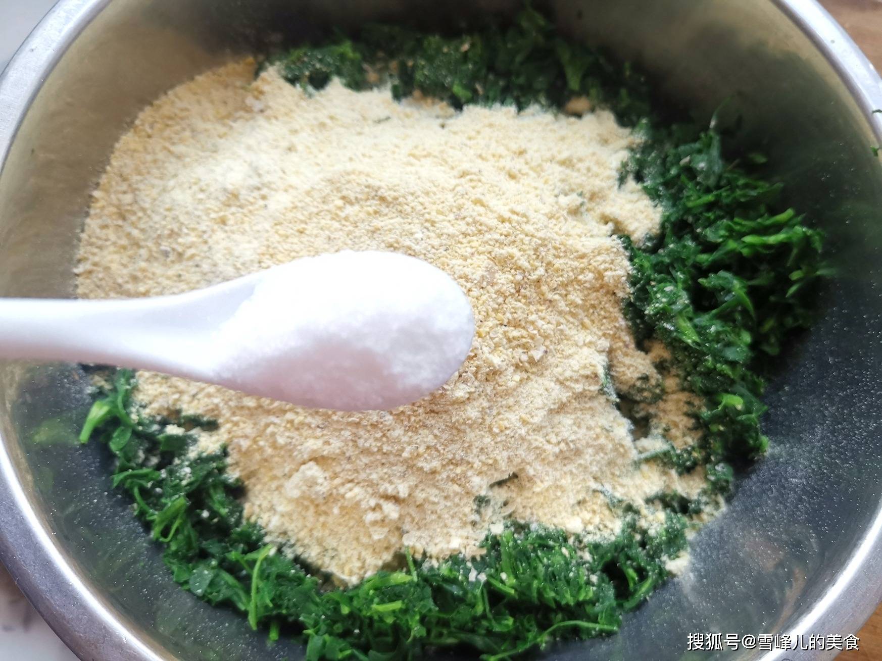 苜蓿芽比白蒿荠菜都好,清肠胃补钙质,蒸一蒸真香!_营养_时候_吃法