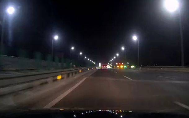 盘点夜晚行车常见误区_搜狐汽车_搜狐网