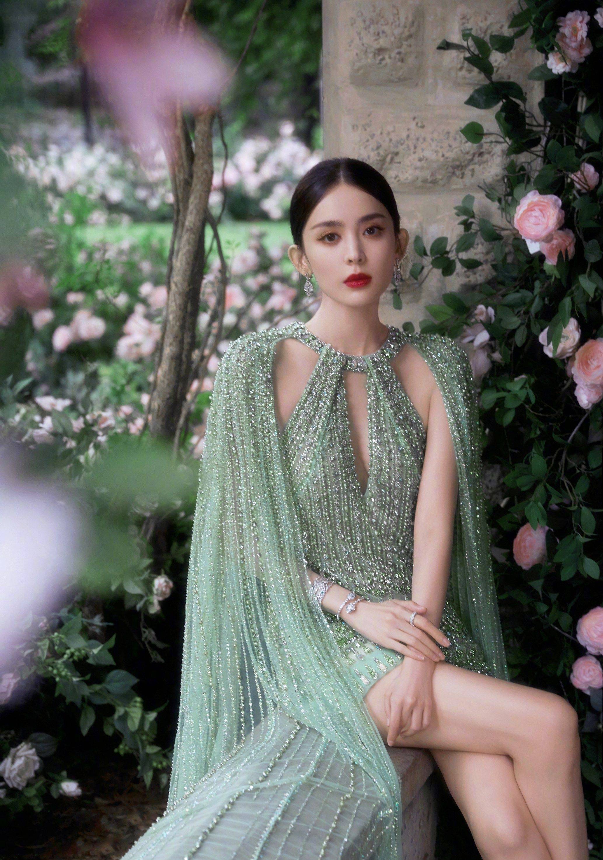 古力娜扎绿色v领连衣裙性感写真_美得_仙女_网友