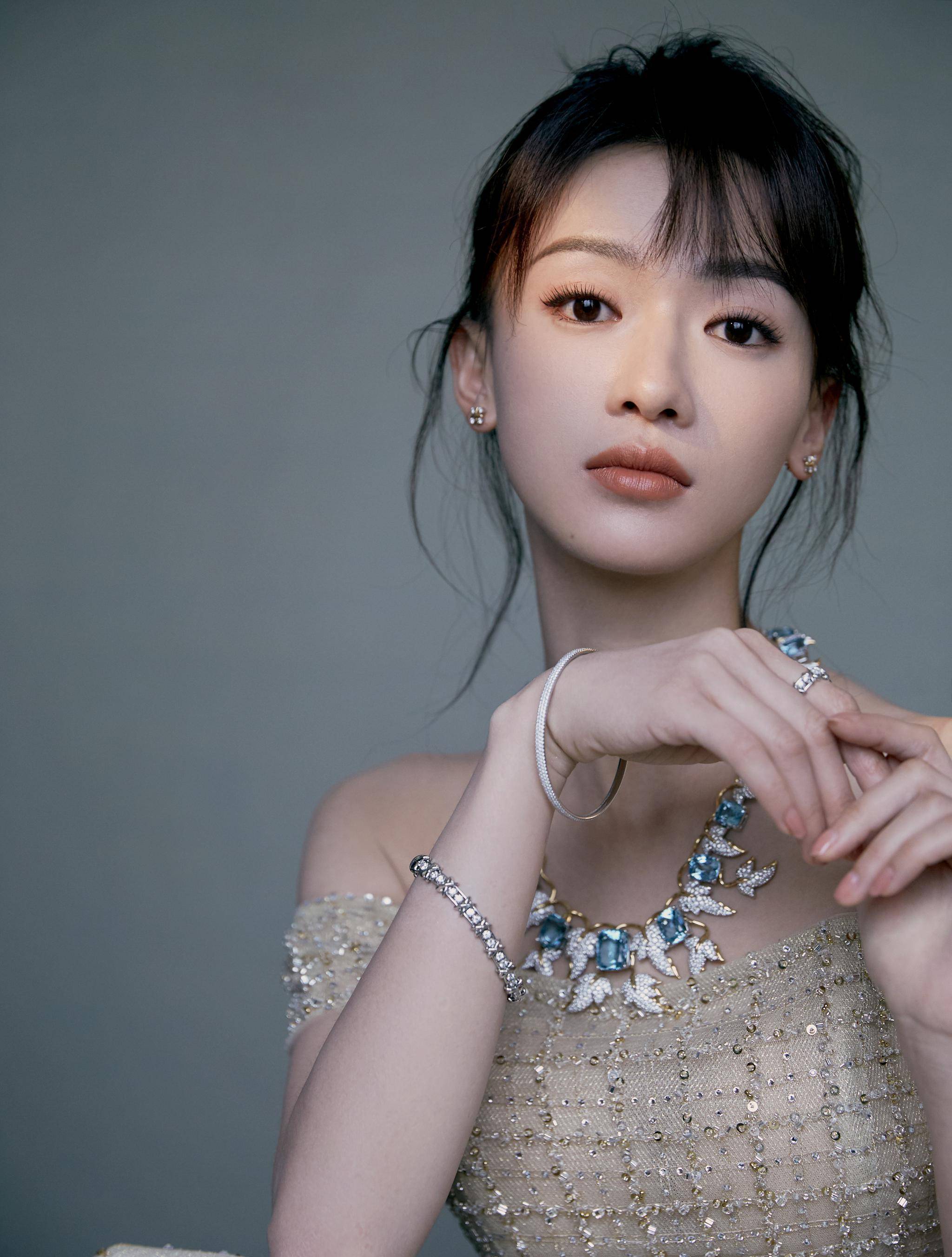 被央媒痛批,耍大牌,偷税漏税,这些频翻车的高贵明星该收敛些了_吴谨