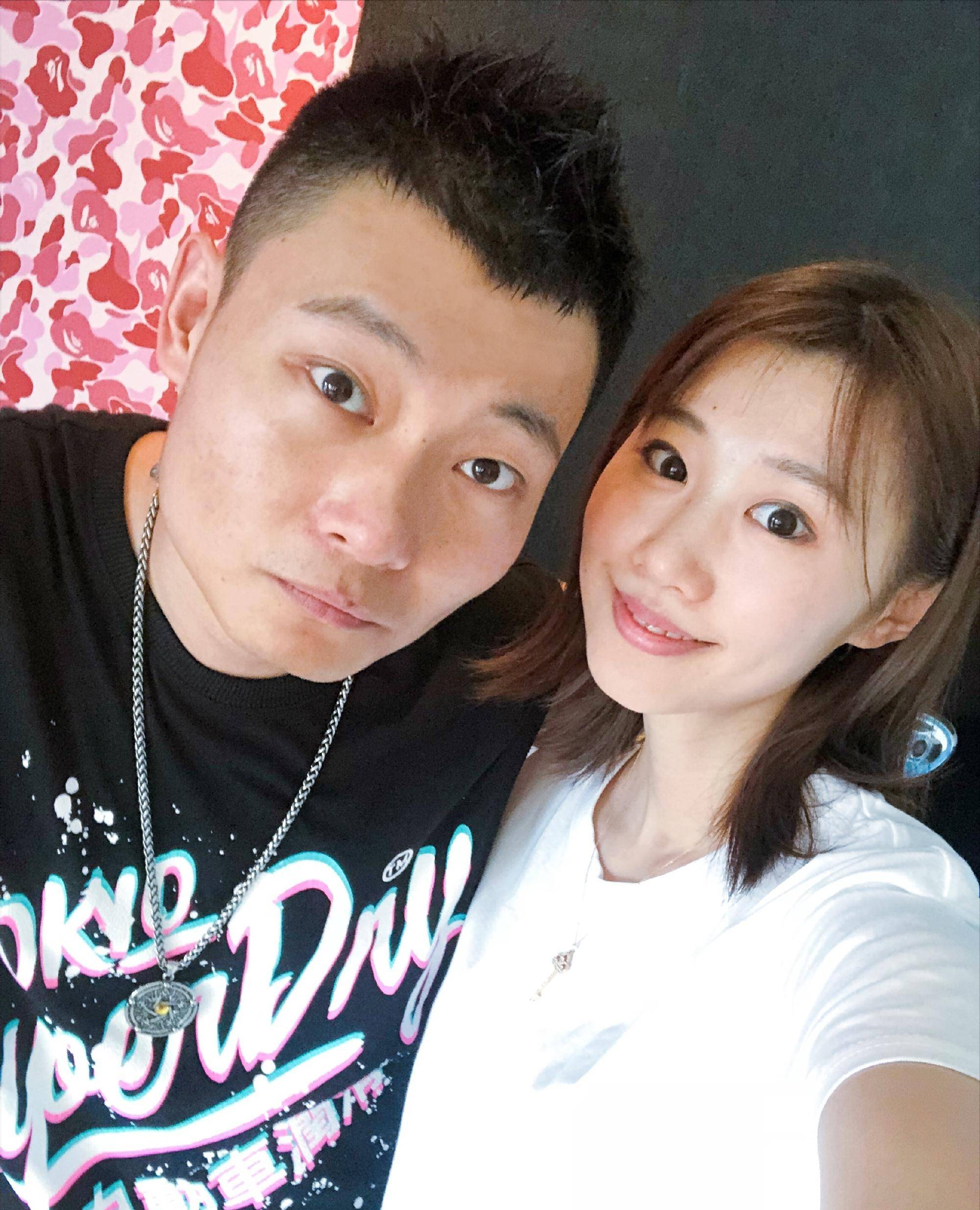 网友称赞巩汉林的儿媳妇气质好相貌好_巩天阔_儿子_孙女