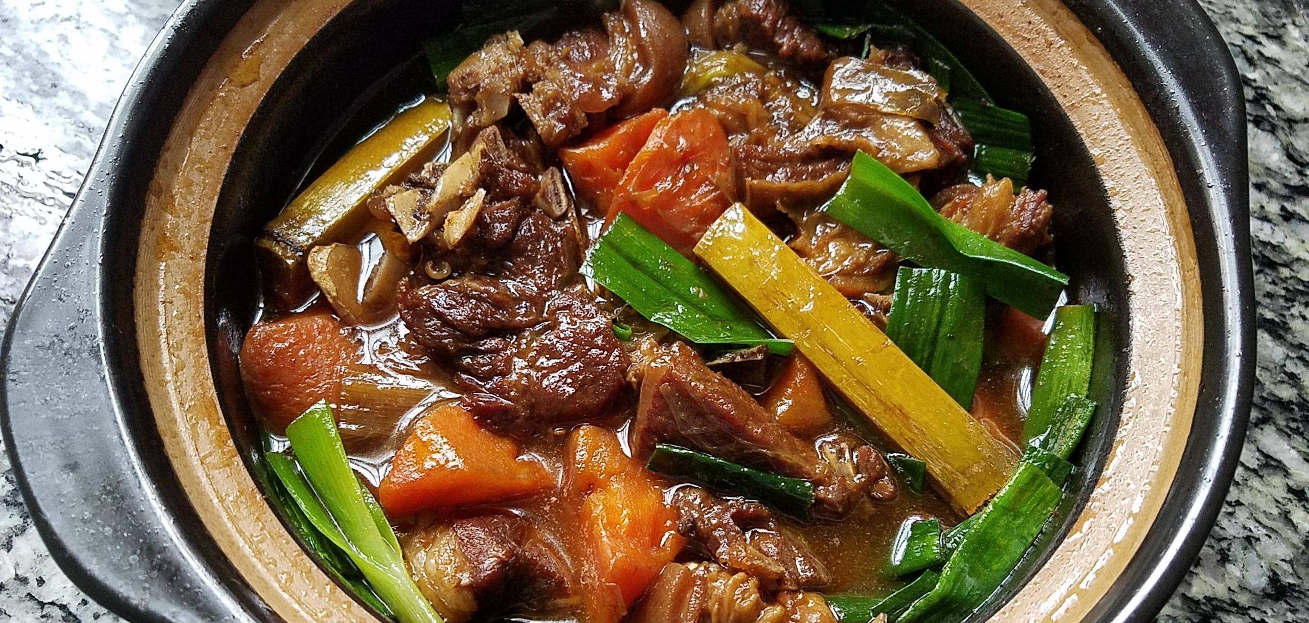 广东甘蔗羊肉煲的做法,营养美味无腥味,做法简单又好吃_蒜苗_生姜