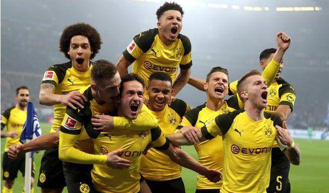 多特蒙德:目前联赛以18胜2平7负积56分,排名第二位,与领头羊拜仁只