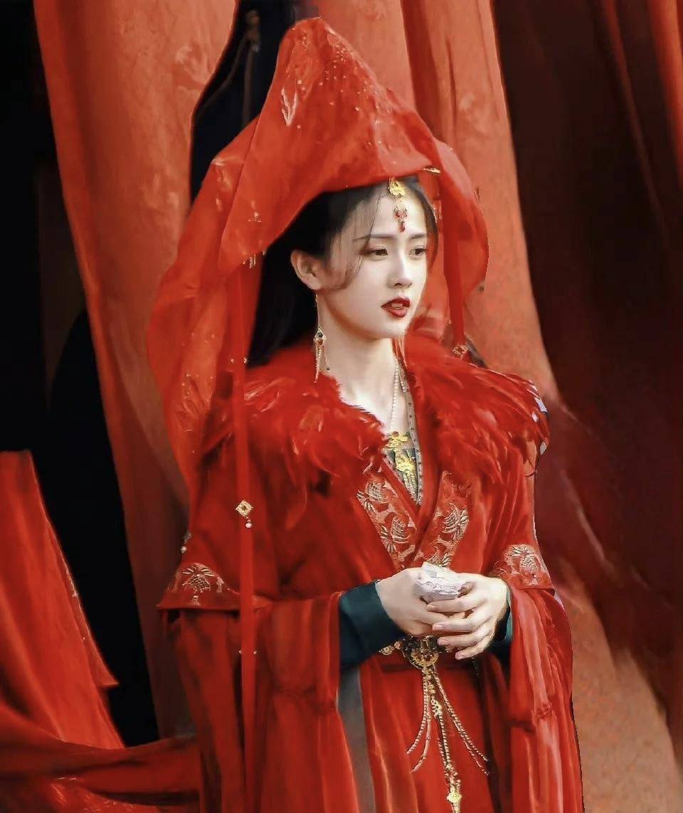 古装妆真是越看越妖娆了,陈都灵,白鹿,孙珍妮……圈里的照片真的很美