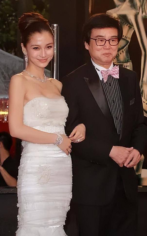 后的baby,能有如今的尴尬境遇,其实一点也不奇怪_杨颖_黄晓明_黄百鸣