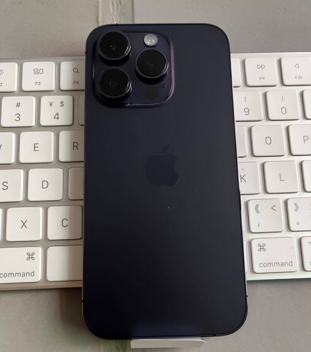 1英寸 4800万 ip68,256gb果子2023款旗舰机,从8899跌至8049_iphone