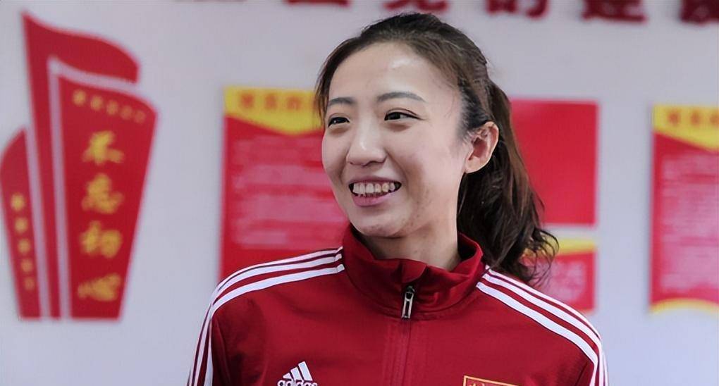 女排丁霞晒近照!