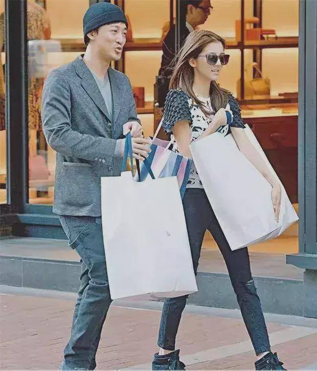 但3月6日,吴千语在社交平台也大气秀自己现如今的男朋友了,在吴千语