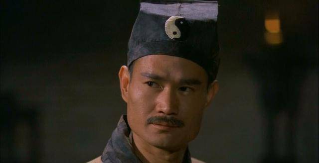 林正英电影里的小僵尸扮演者,如今活成这样,让人羡慕_何健威_因为