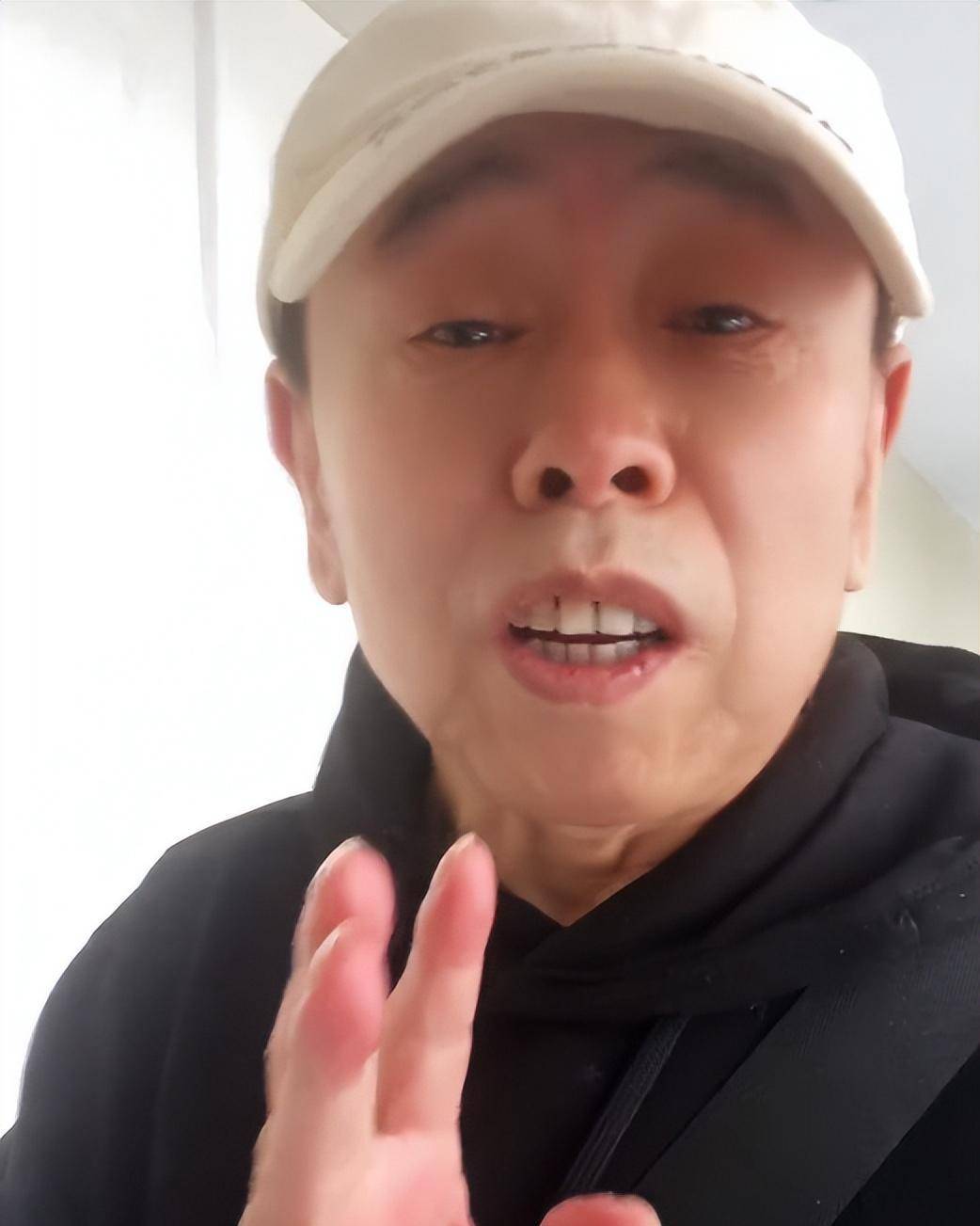 65岁潘长江近照苍老,与父亲似兄弟,曾被医生判绝症活不过25岁