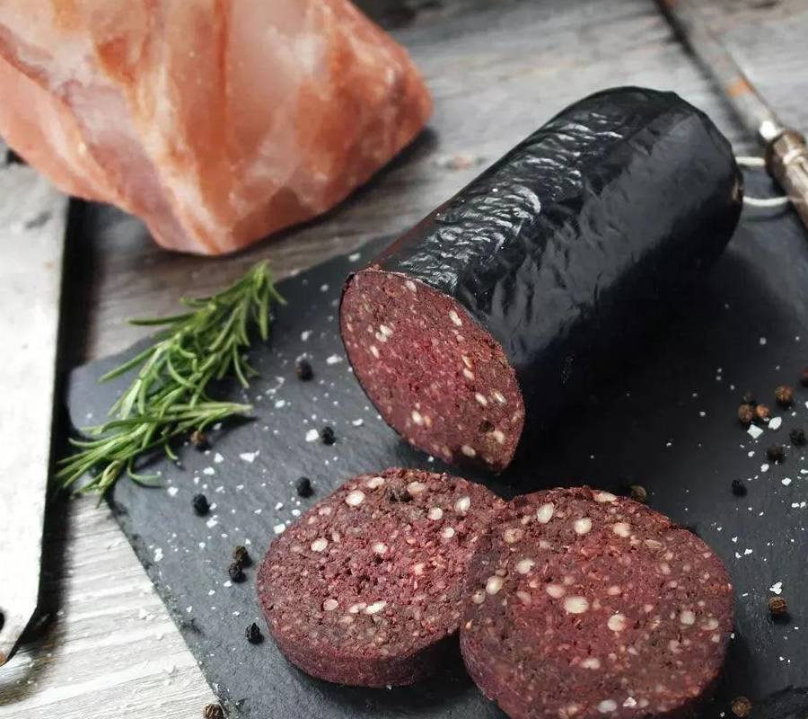 标签:黑乎乎的油脂炸弹,动物血黑布丁其实就是血肠,主要成分为动物的