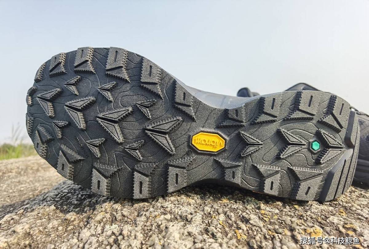 堪称鞋界的越野车,天越extrek户外跑鞋:防水,防撞还能抗菌_登山_保护