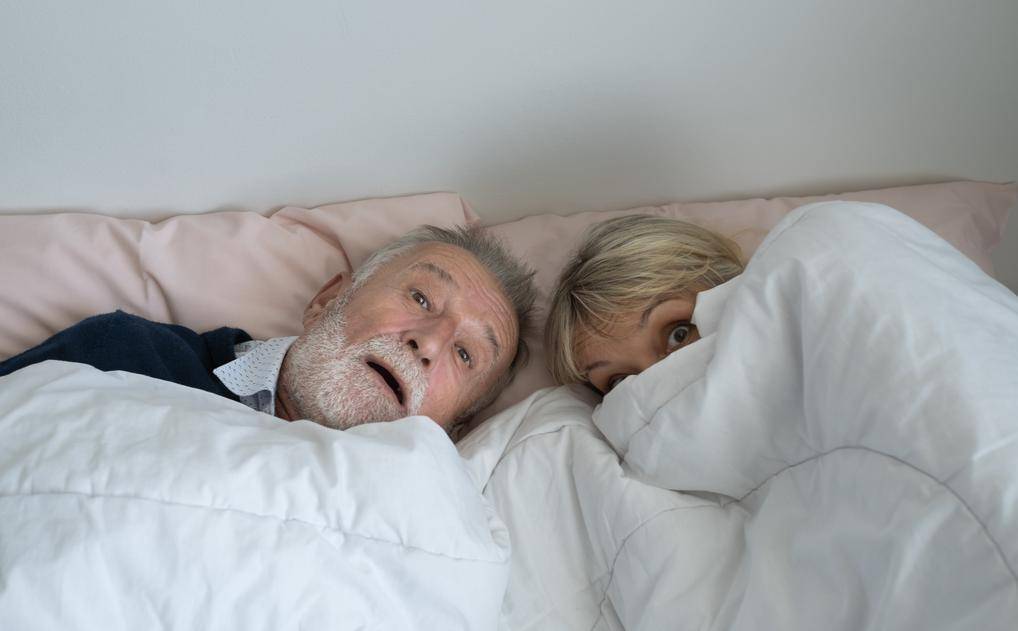 老人行房有伤风化?