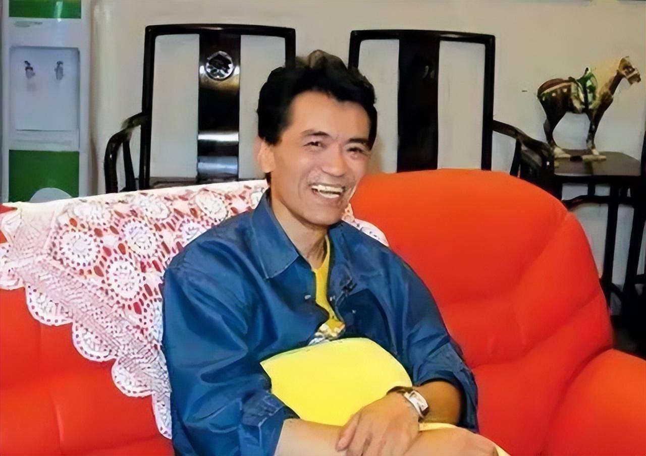 广东"周星驰"郭昶离去,留下妻女伤心欲绝,再也不能过节日了_康祈宗