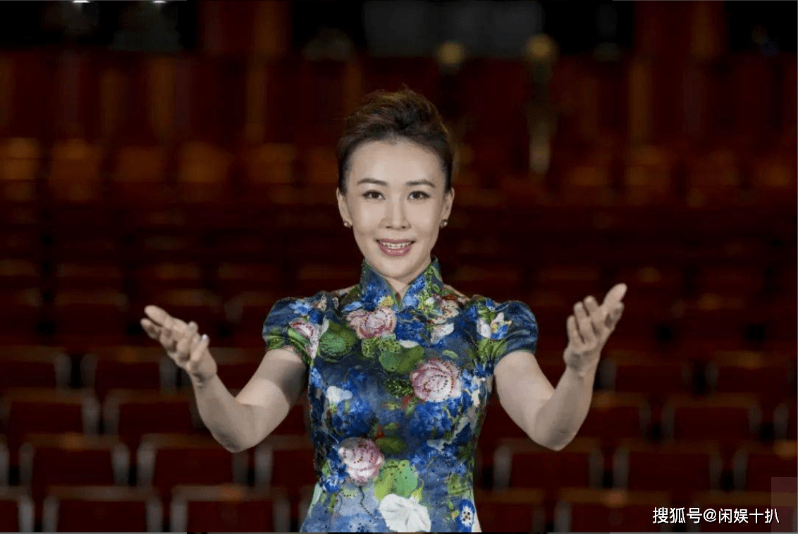 央视著名主持董艺:从河南郑州走出的美女主持人,为何53岁仍未婚?