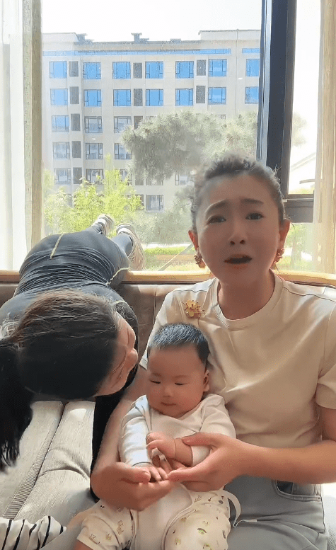 月亮姐姐:羡慕别人家儿女双全,就"生二胎一事"征求独生子意见_儿子