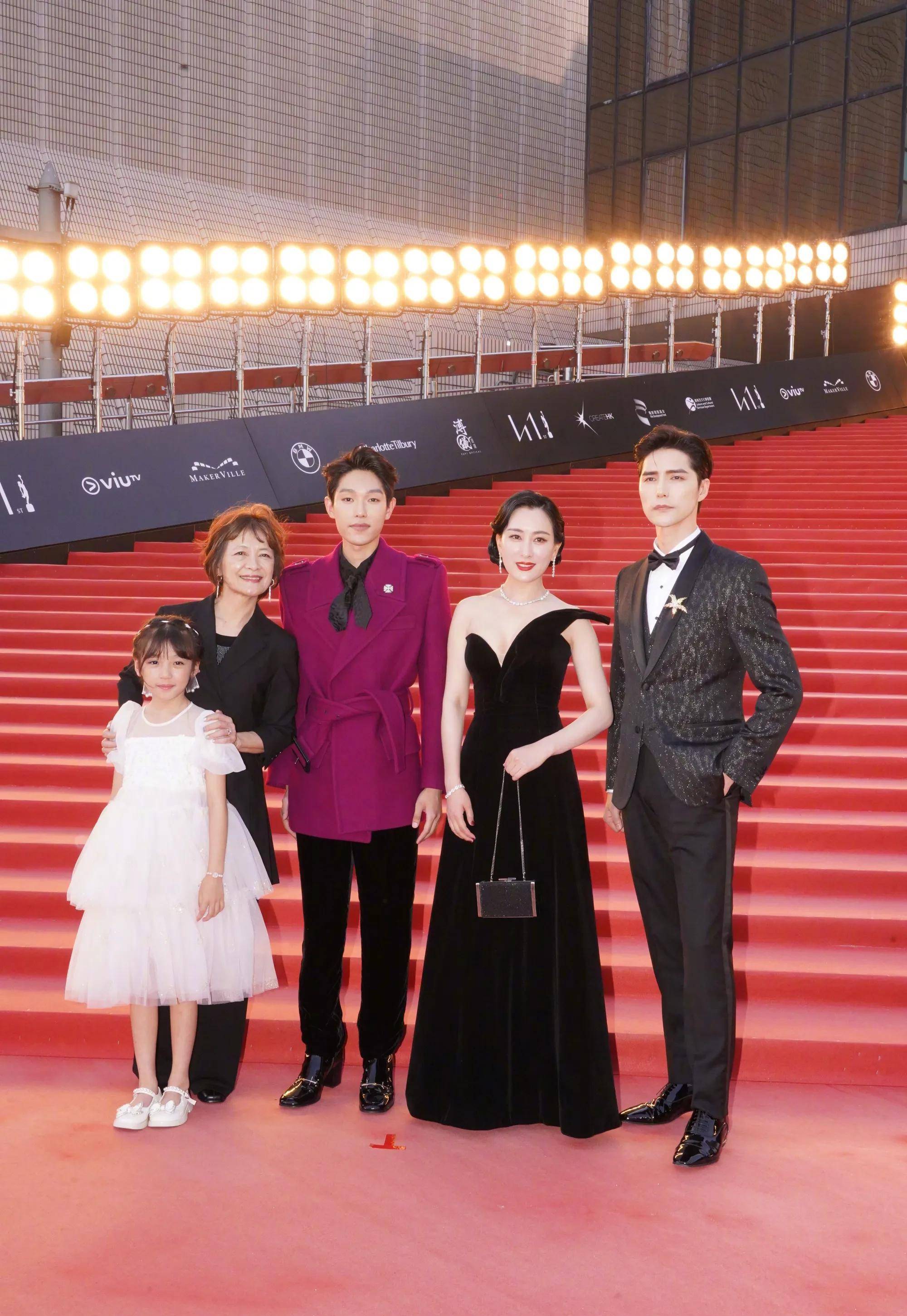 "夜宿门"后,马苏成功翻身亮相金像奖,李小璐成了网红毫无星味_尔冬升