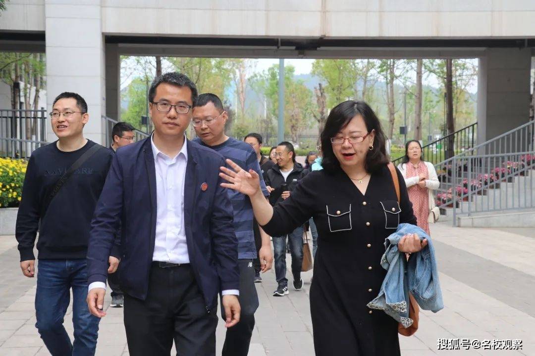 什邡中学副校长林莉一行到访德阳成外!_交流_管理_年级
