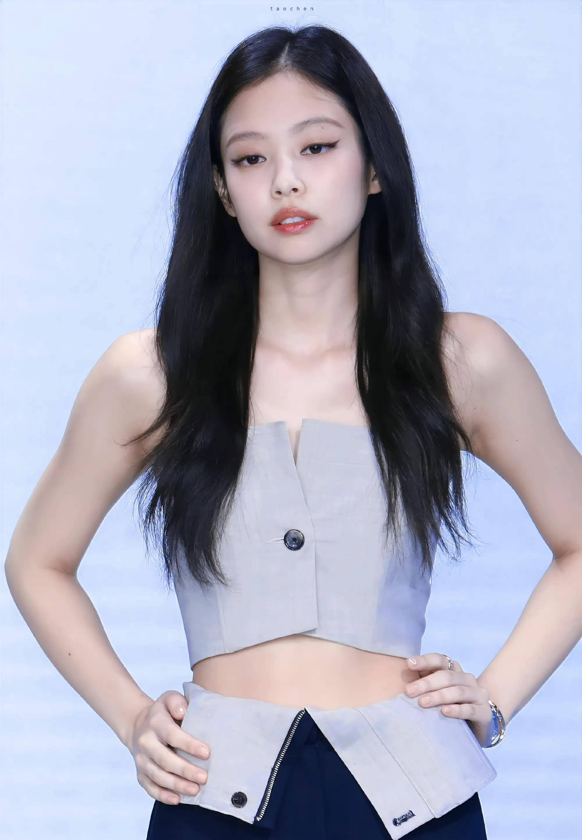 jennie金智妮一字肩抹胸性感小野猫造型_黑色_高跟鞋_脸颊