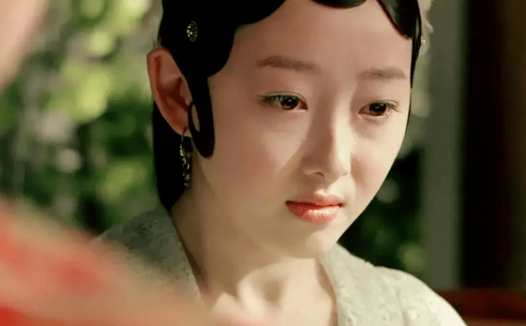 2012年蒋梦婕在民国传奇剧《刺青海娘》中饰演沉香.